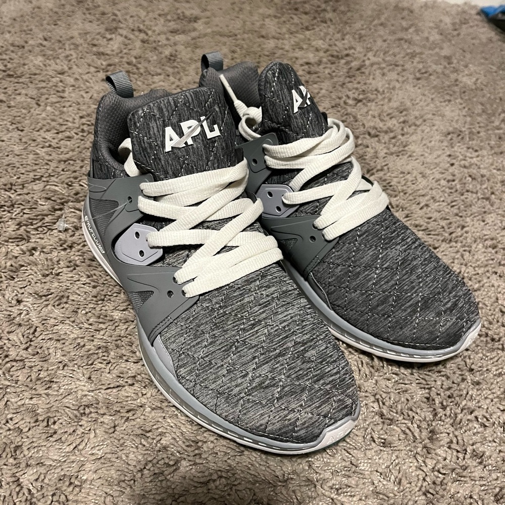 APL runners. NWOT. Grey. Woman’s 7